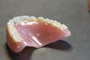 Protezy akrylowe zębów Warszawa
